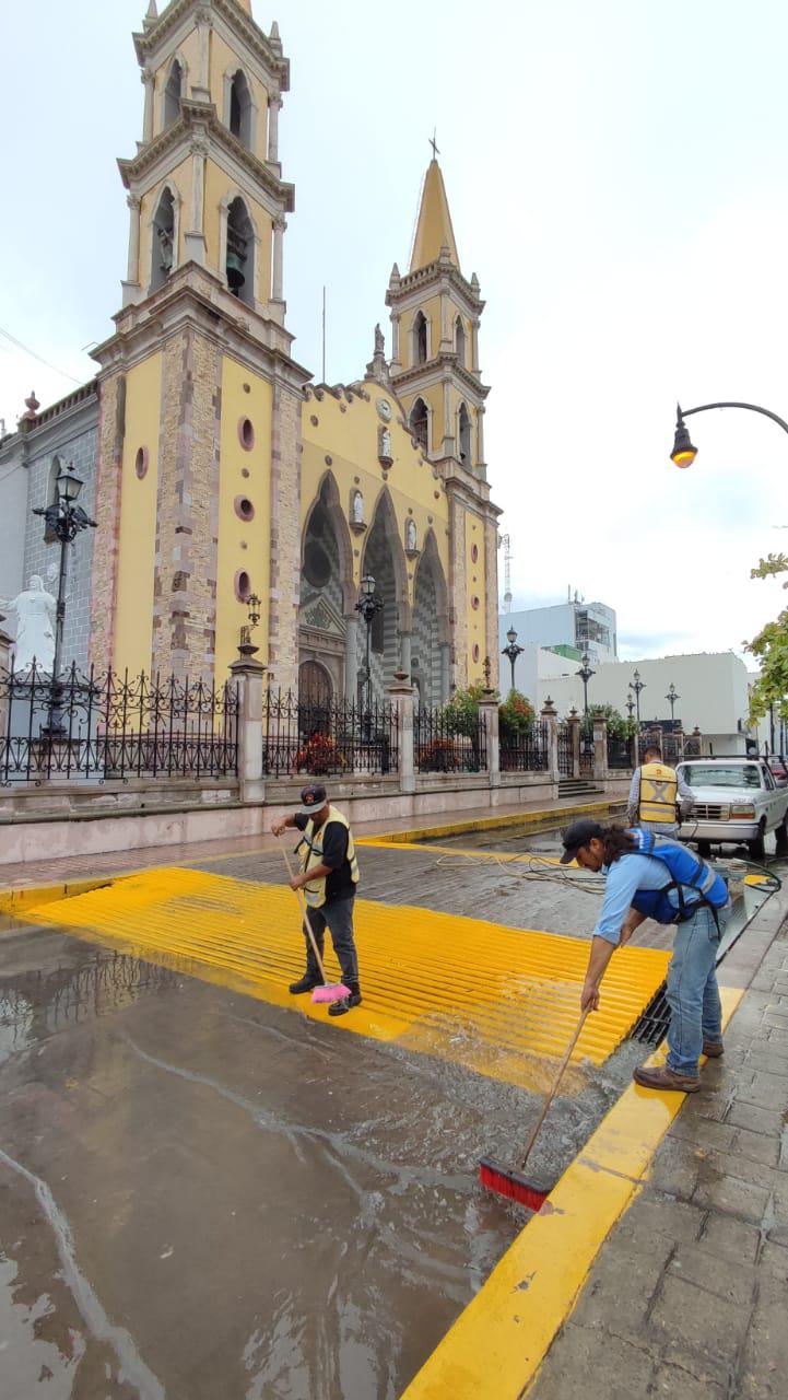 $!Paso peatonal frente a Catedral de Mazatlán costó, dicen ahora, casi $300 mil