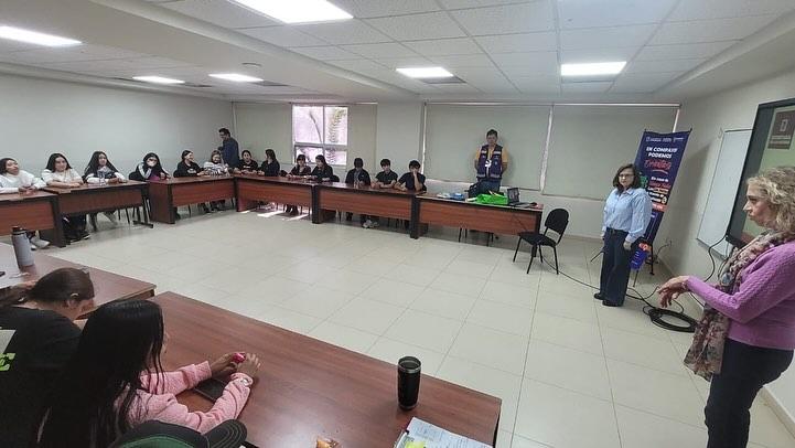 $!Lleva Compavif talleres a estudiantes de Culiacán sobre prevención y efectos de la violencia familiar