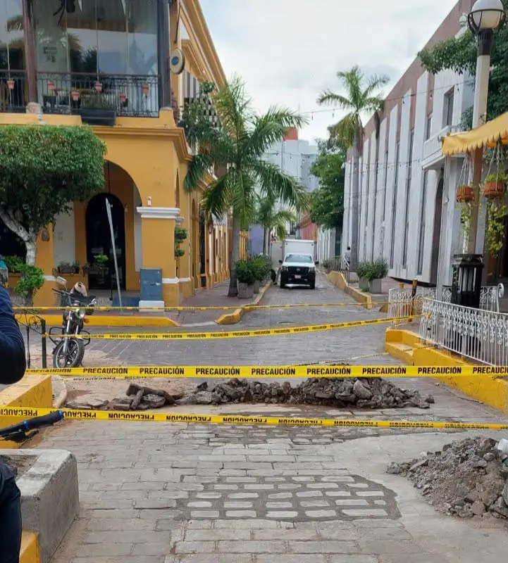 $!Atiende Gobierno de Mazatlán reporte ciudadano sobre daños en calle junto a la Plazuela Machado