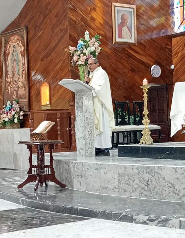 $!El Padre Jesús Roberto del Villar ofició la misa.