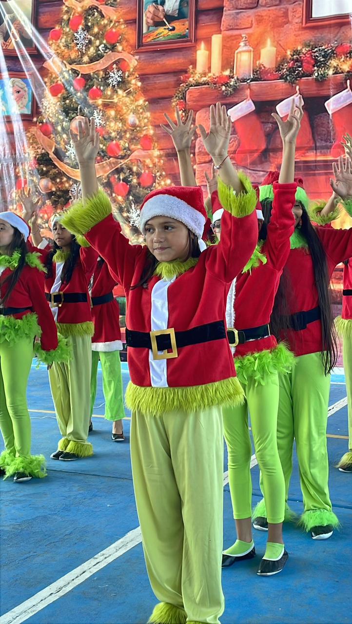 $!Los chicos del Cuarto C presentaron un número músical de El Grinch.