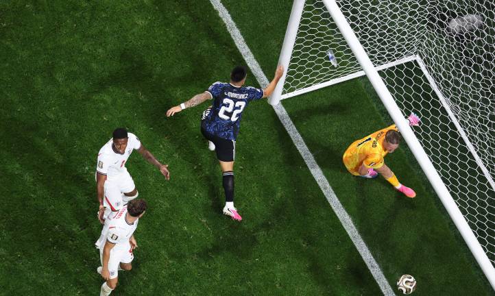 Lautaro anota por Argentina.