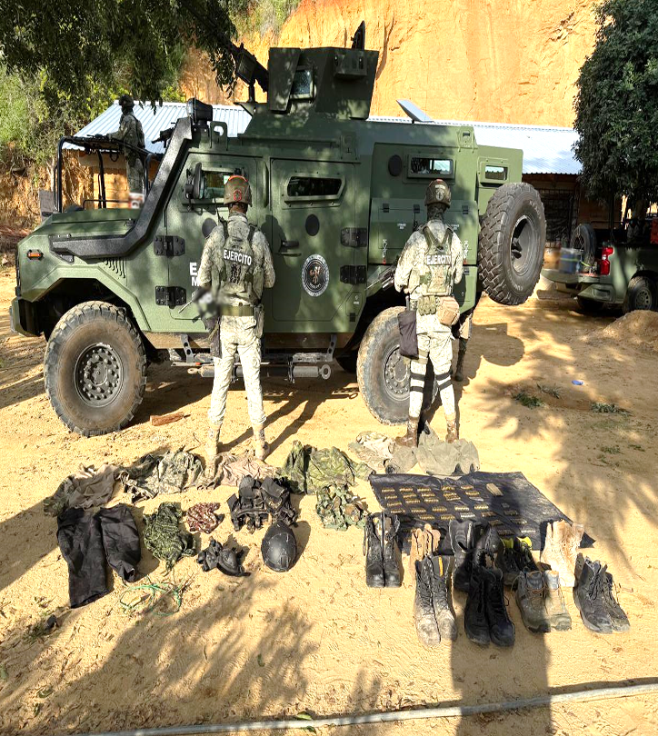 $!Ejército asegura armas, explosivos y químicos en operativos en la sierra de Badiraguato