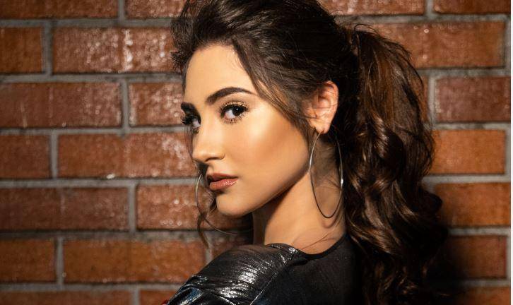 La joven cantautora originaria de McAllen, Texas