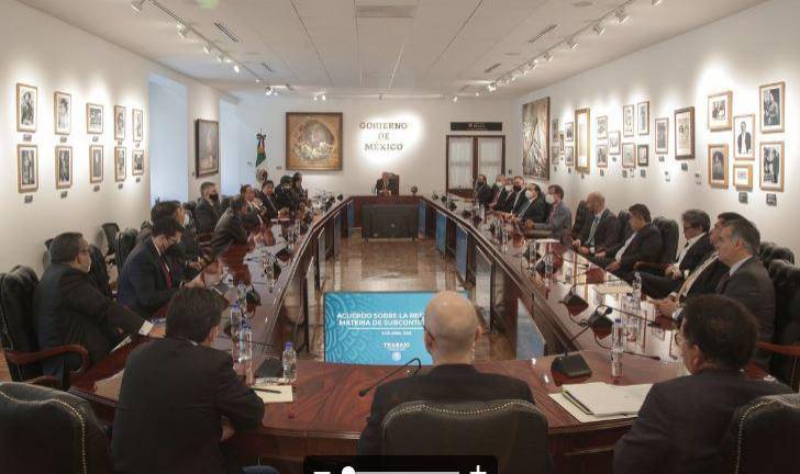 AMLO anuncia acuerdo con empresarios y sindicatos para outsourcing y reparto de utilidades