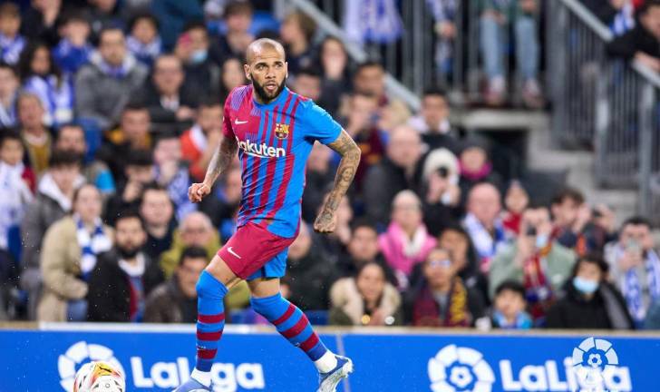 Dani Alves le responde al Herrera de una forma no muy política.