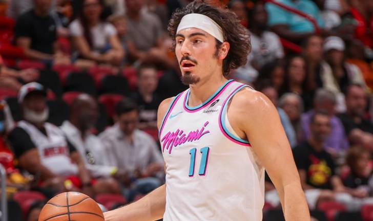 Jaime Jáquez Jr. bate su récord de anotación en la NBA al encestar 41 puntos.