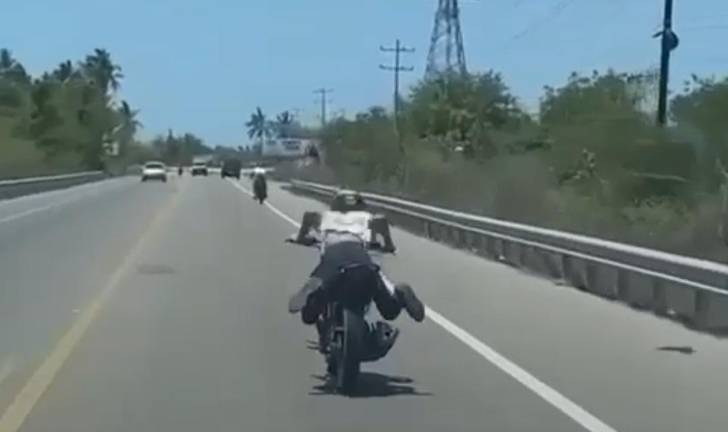 Es común ver a los jóvenes en las calles y carreteras del municipio haciendo acrobacias.