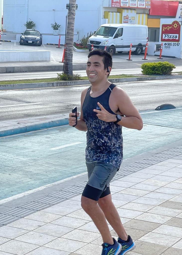 $!Germán Díaz tiene su propio Maratón y corre los 42K en el Malecón de Mazatlán