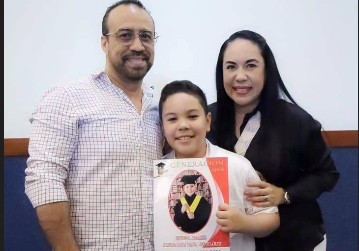 Con divertida piscinada celebra Gael Gaxiola Valdez su graduación