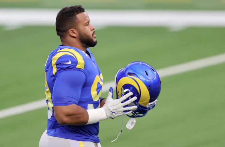 Aaron Donald acusado de agresión en Pittsburgh