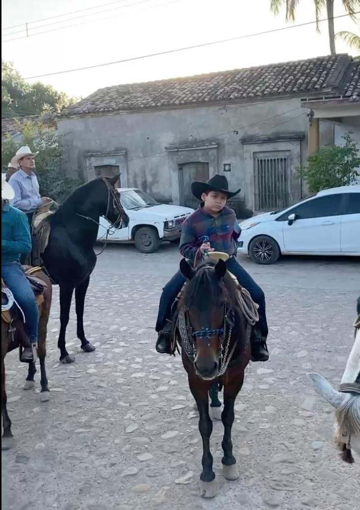 $!Realizan cabalgata y kermés en beneficio de alumnos de escuela charra en Cacalotán, Rosario