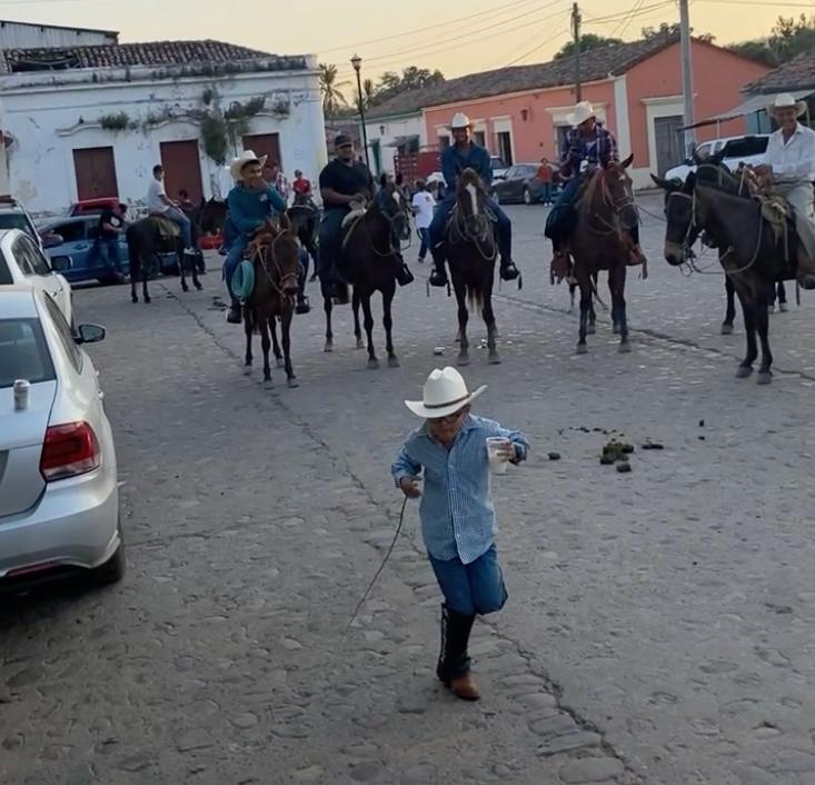 $!Realizan cabalgata y kermés en beneficio de alumnos de escuela charra en Cacalotán, Rosario