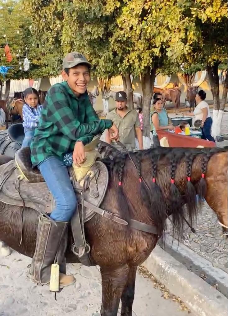 $!Realizan cabalgata y kermés en beneficio de alumnos de escuela charra en Cacalotán, Rosario