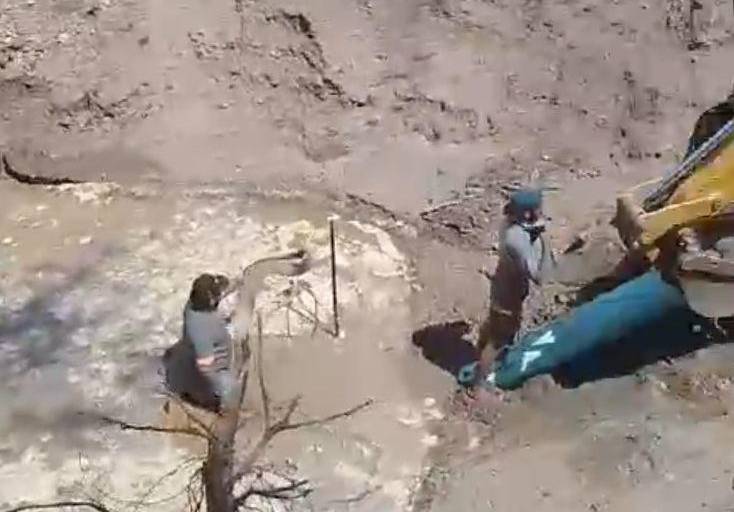 Sin descanso trabajó JUMAPAM para restablecer el suministro de agua en Villa Unión, el río se llevó la tubería