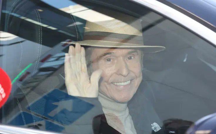 Dan de alta a Raphael, tras 10 días de estar hospitalizado