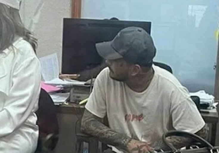 Acude Christian Nodal a un juzgado por pleito legal con su antigua disquera