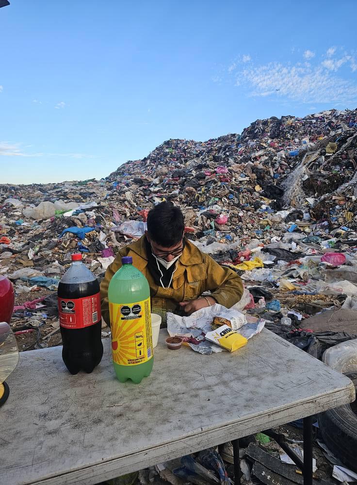 $!Bomberos combaten un nuevo incendio en el Basurón Municipal de Mazatlán