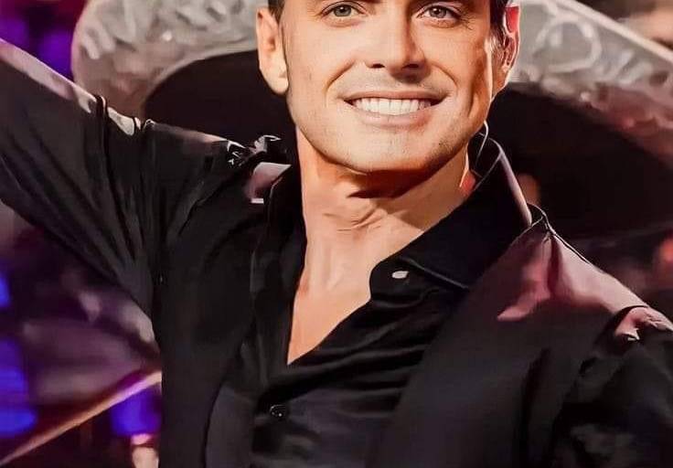 Celebra Luis Miguel cumpleaños en Las Vegas y le cantan las Mañanitas