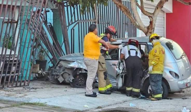 El accidente fue reportado sobre la calle Sierra Rumorosa casi esquina con la avenida Paseo Lomas de Mazatlán, del fraccionamiento Lomas de Mazatlán.