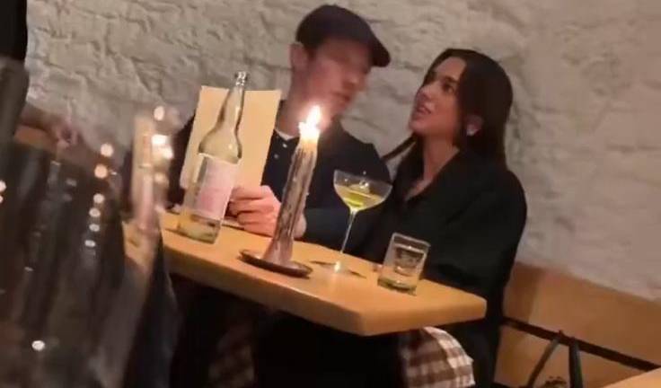 Dua Lipa fue vista con su novio Callum Turner en un restaurante de la Ciudad de México.