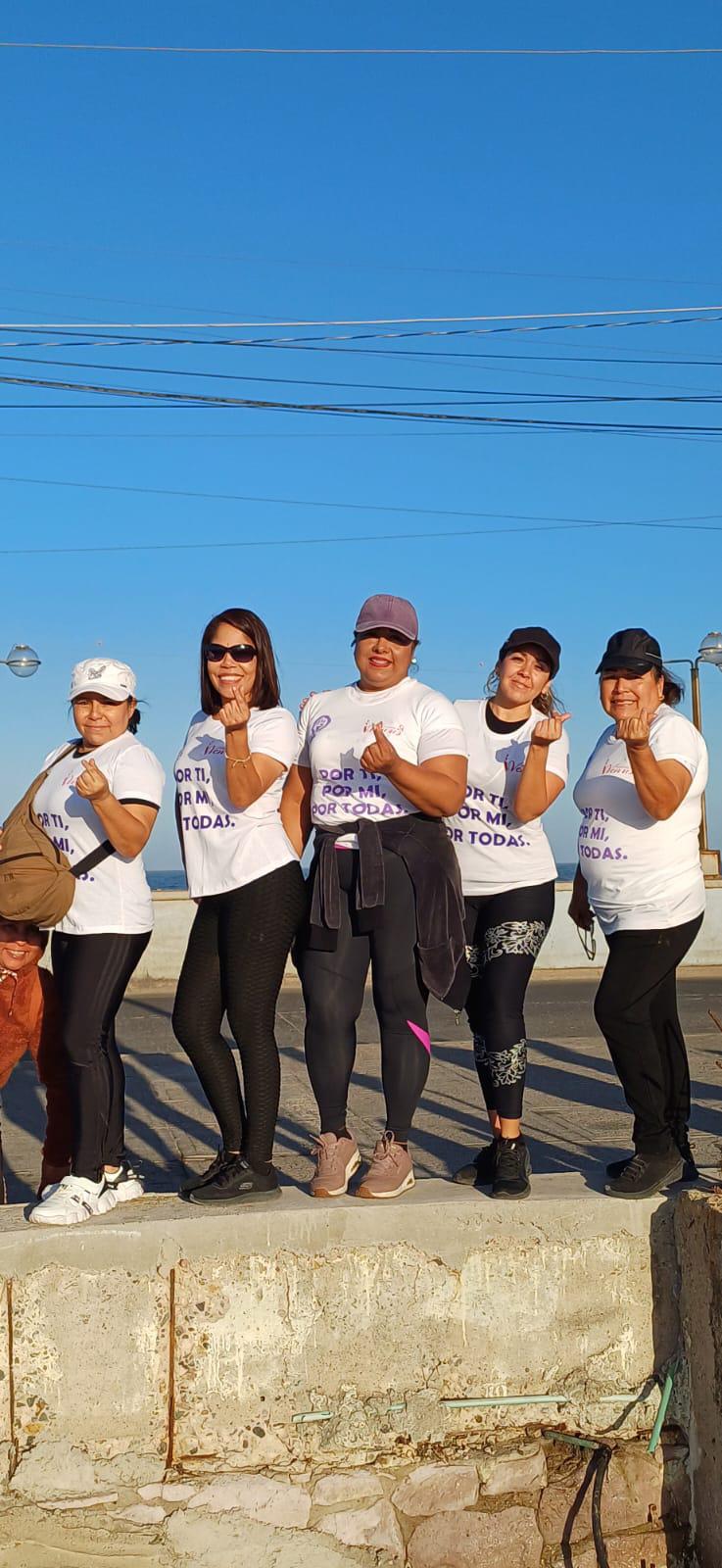 $!Conmemoran Día de la Mujer con Mega Clase en las faldas del Faro Mazatlán