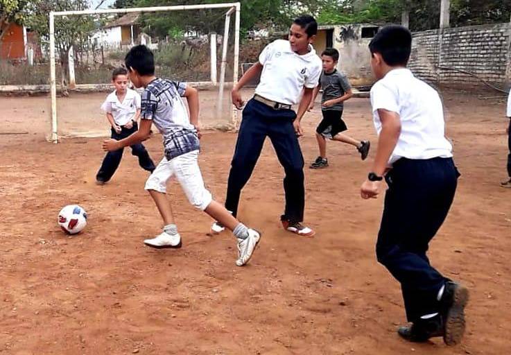 Vibran niños con el futbol en Puerta de Canoas
