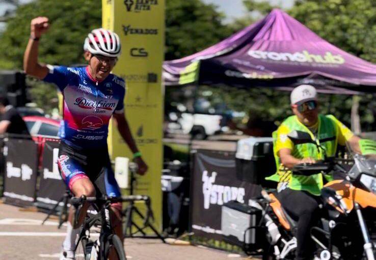 Miguel Díaz conquista la sierra en Clásica Santa Rita 2023