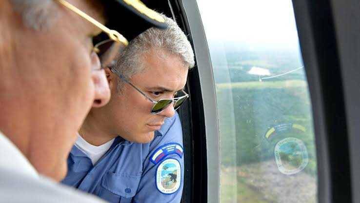 Atacan helicóptero donde viajaba Iván Duque, Presidente de Colombia; resulta ileso del ataque