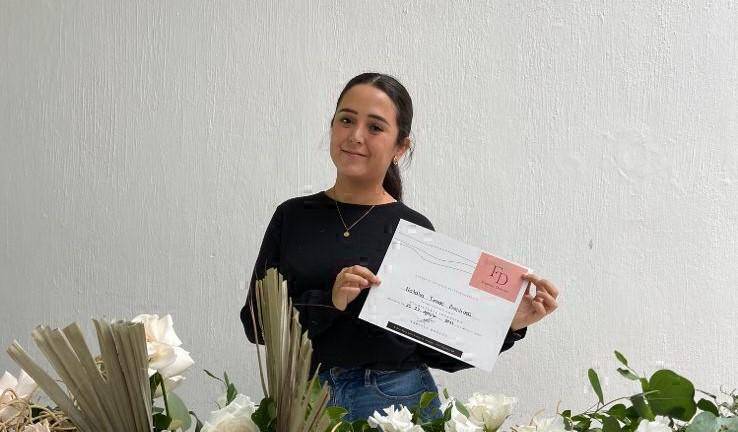 Natalia Tirado Bastidas una joven de El Quelite con dos licenciaturas y su negocio de flores y decoraciones.