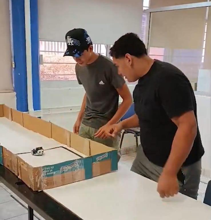 $!Estudiantes de preparatoria exhiben proyectos tecnológicos finales, en Rosario