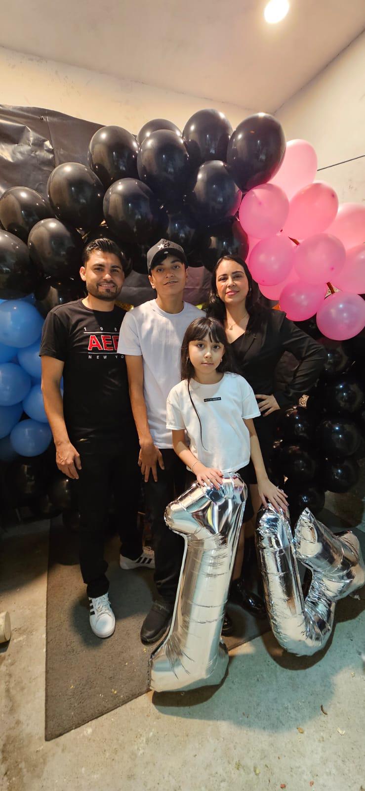 $!Con sus papás Juan Carlos Martínez Carrasco, Amayrany Aguilar López y su hermana Alexa Sofía Martínez Aguilar