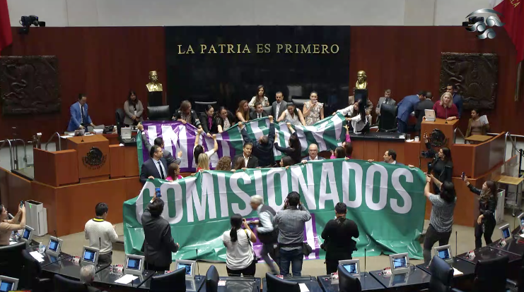 Rompimiento en Senado por INAI provoca jaloneos y manotazos