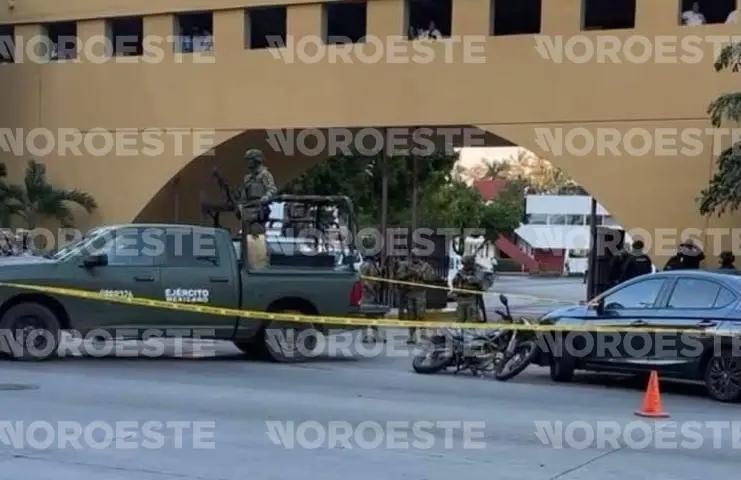 $!Hieren a motociclista cuando circulaba sobre la avenida Camarón Sábalo en plena Zona Hotelera de Mazatlán