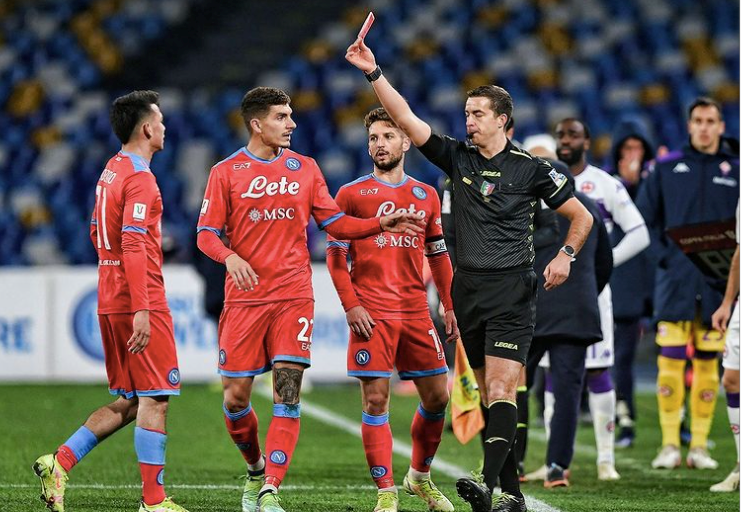 Hirving ‘Chucky’ Lozano se fue expulsado y el Nápoles termina goleado en la Coppa Italia