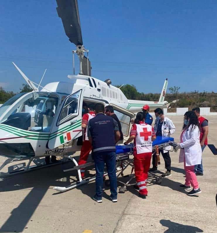 $!Trasladan a David en helicóptero a un hospital de Culiacán tras accidente en Escuinapa