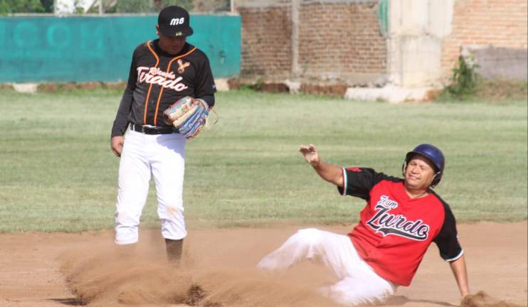 Zurdo Ramírez Team amarra la cima de la Liga de Beisbol Meseros al Bat