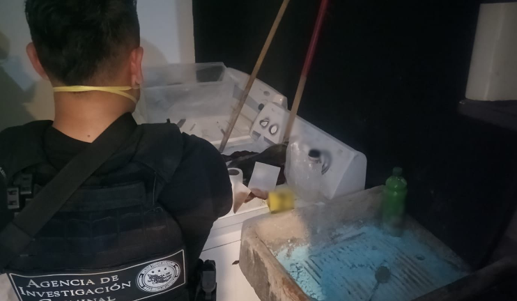 Autoridades federales incautaron varias dosis de fentanilo durante un cateo realizado en un domicilio de Culiacán.