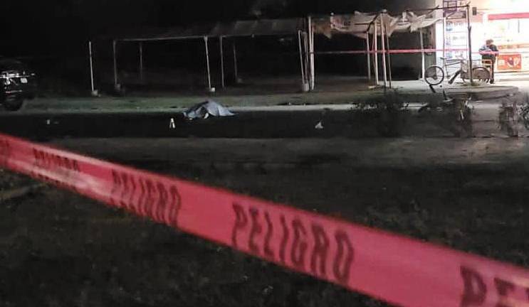 El conductor de la camioneta trató de huir, pero al parecer fue detenido por los vecinos.