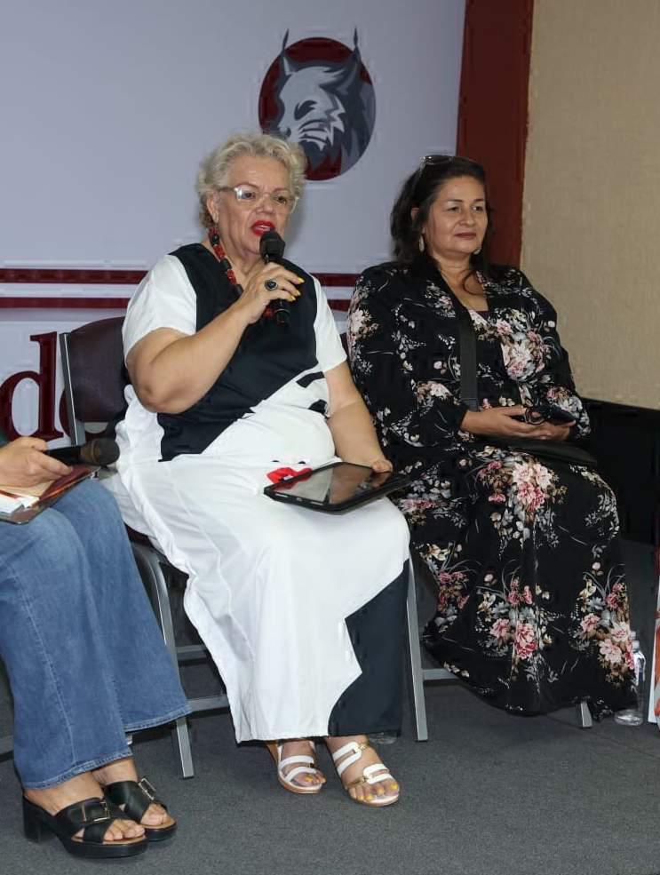 $!Julieta Montero compartió recuerdos y reflexiones sobre la obra y la vida de la autora mazatleca.