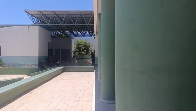 $!En medio de la balacera, usuarios del Hospital IMSS Bienestar de Escuinapa se refugian en la capilla del lugar