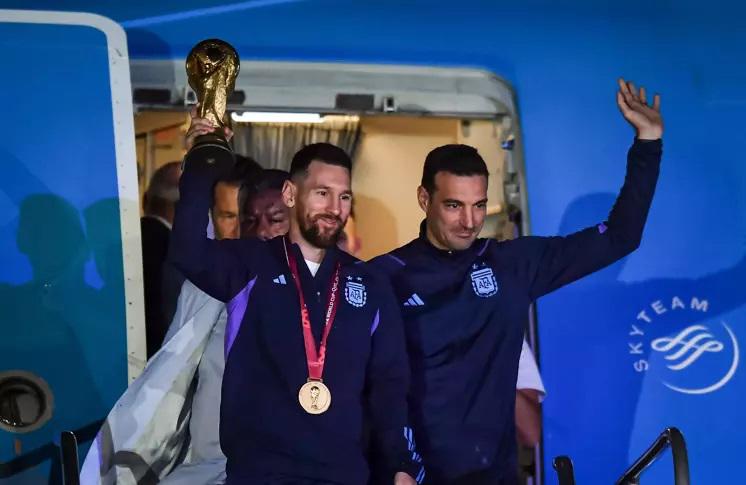 Scaloni le abre las puertas a Messi para el 2026