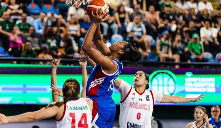 La sinaloense Mariana Valenzuela (6) aportó 7 puntos para el triunfo de México.