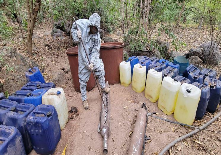 $!Decomisan más de 9 mil litros de precursores de droga sintética en Culiacán