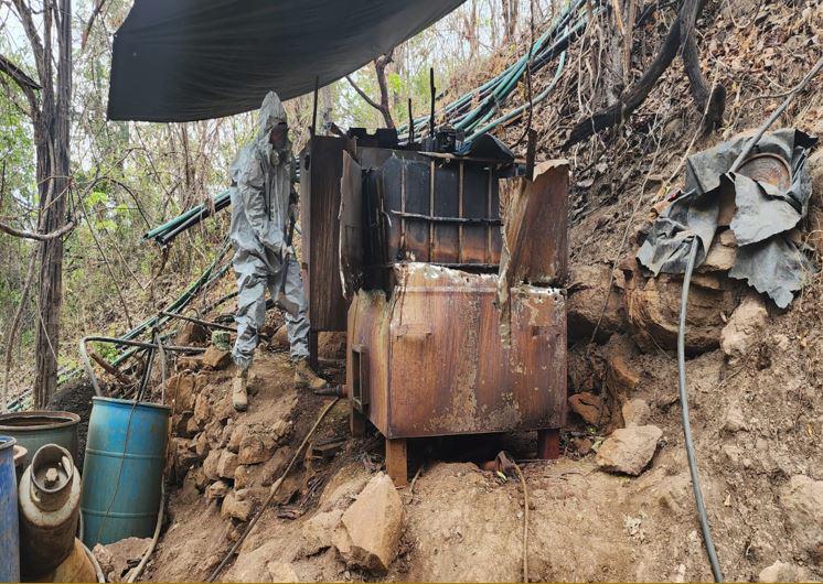$!Decomisan más de 9 mil litros de precursores de droga sintética en Culiacán