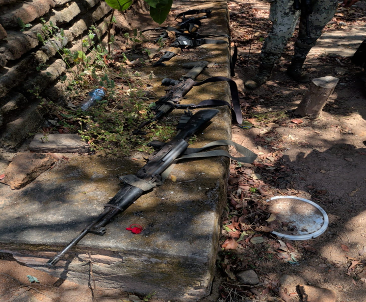 $!Detienen a 10 personas y aseguran armas en operativos militares al sur de Sinaloa