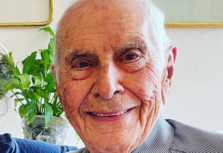 Muere Alberto Pedret, voz de ‘El Santo’, a los 95 años