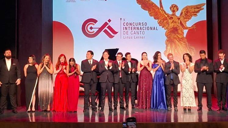 Rose Ferreiro destaca en concurso internacional de canto