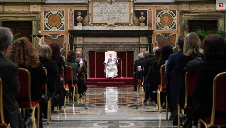 El Papa Francisco se reunió con personal de la agencia recaudadora de impuestos de Italia.