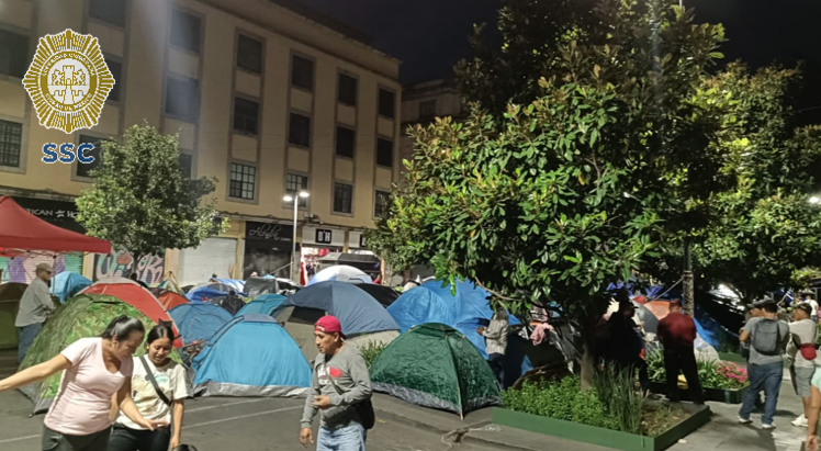 Plantón en el Centro Histórico de la Ciudad de México de parte de maestros de la CNTE.